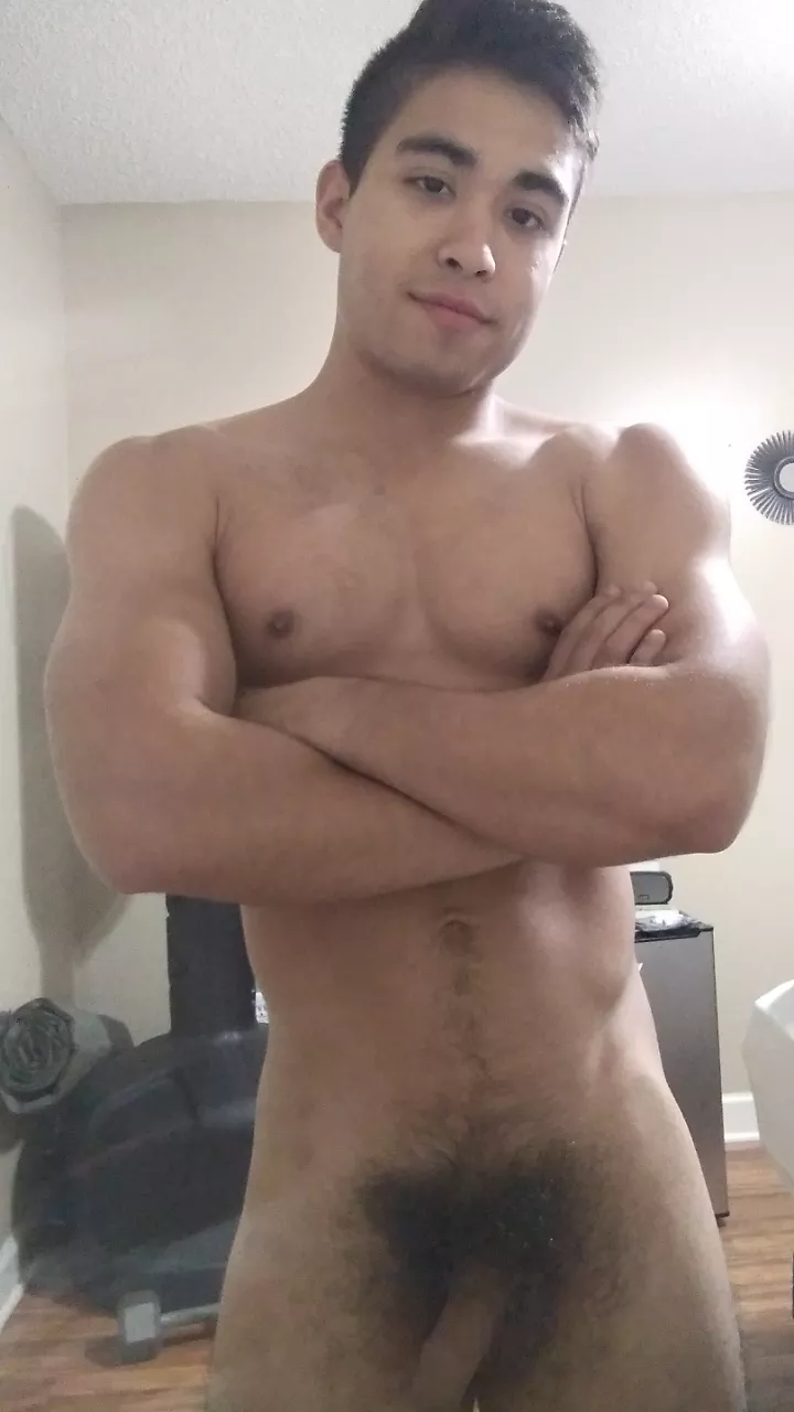 M18, 5'4, 140lbs. Normalizing nudity and nudism. Love your bodies! 😃