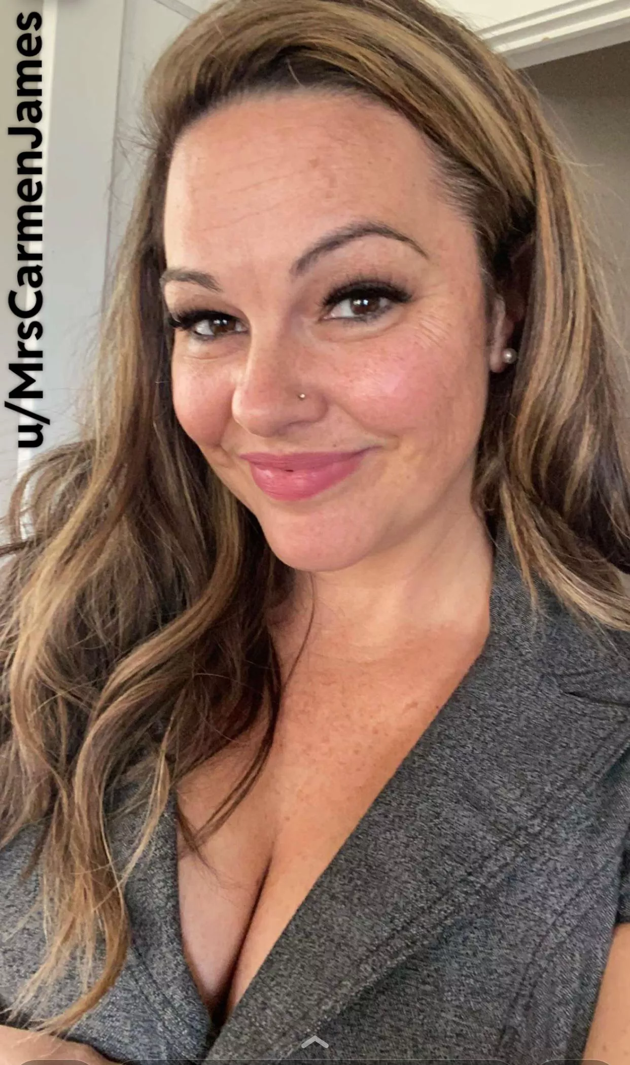 Morning cleavage 🖤 40F