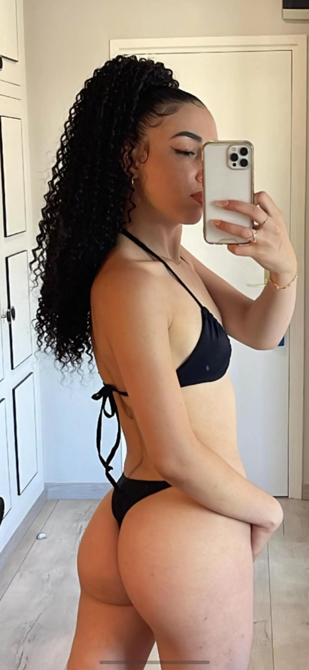 My booty is made for pleasure. 😋