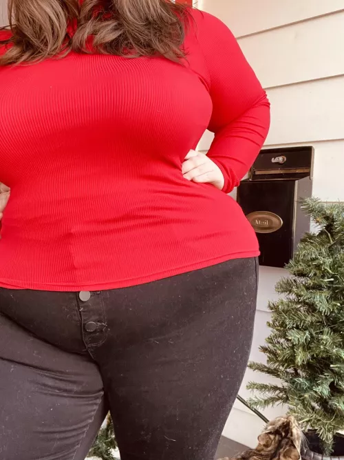 Need a fat girl to keep you warm this Christmas? 😛😬