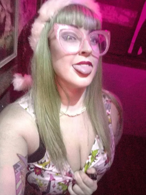 Never been pregnant and just found out I can do this today! 😳 How do I upload video? Tumblr isn't working for me.