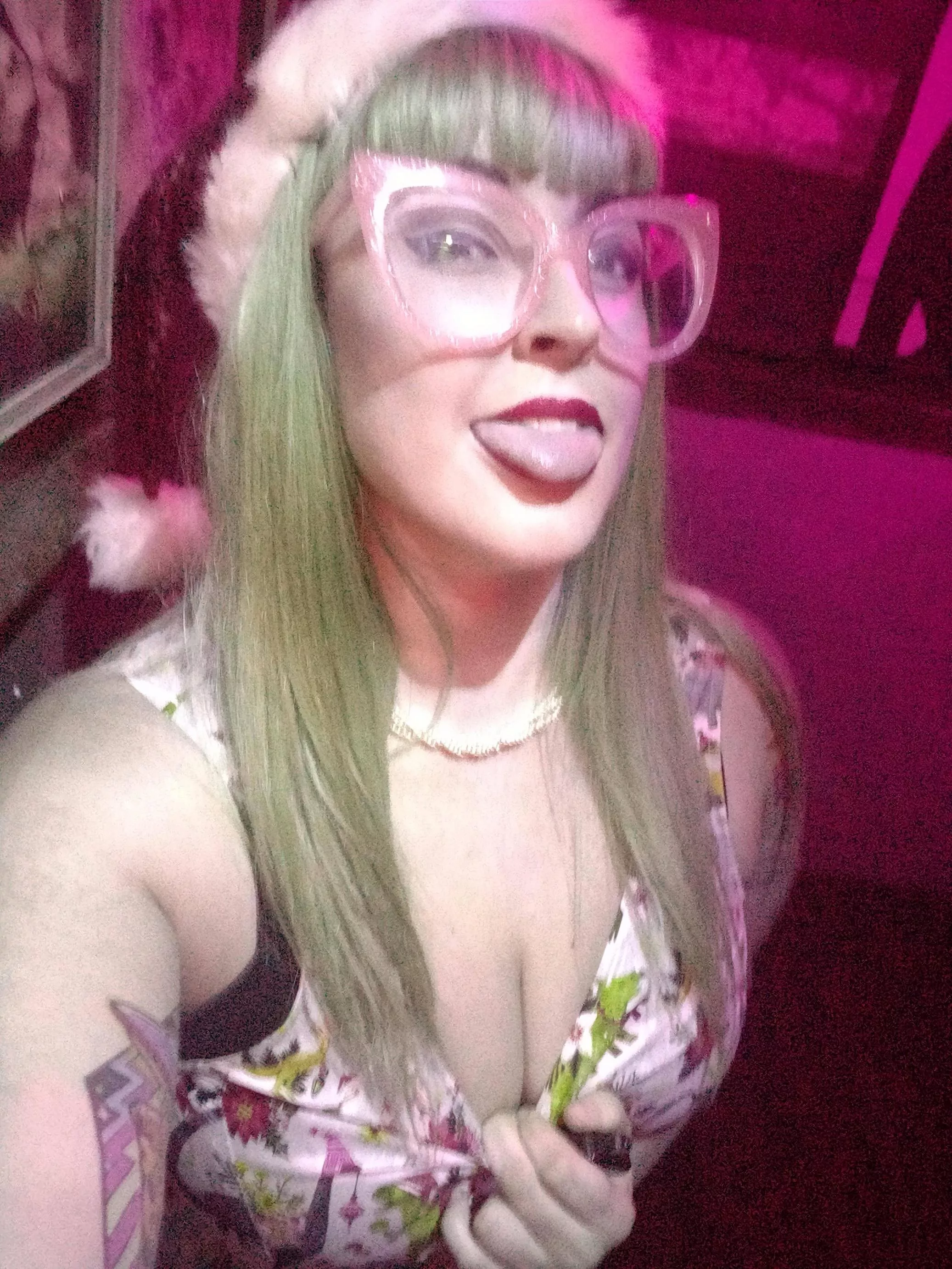 Never been pregnant and just found out I can do this today! 😳 How do I upload video? Tumblr isn't working for me.