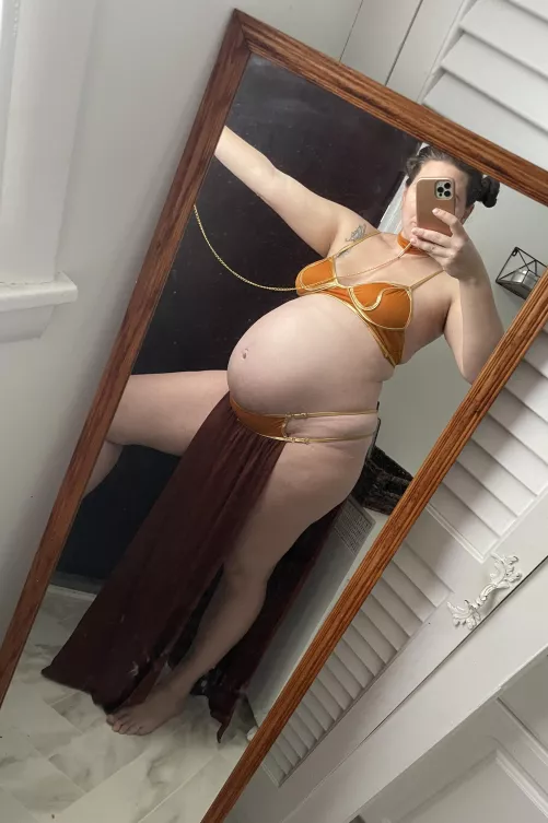 Pregnant slave here 😈 come make me give birth daddy 😝