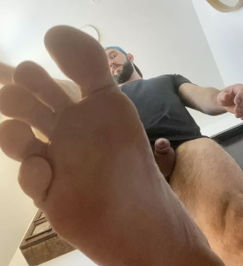 Taste these big sweaty worked out feet…😉