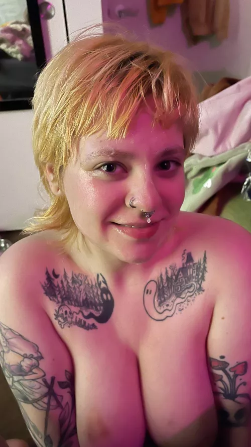 there was SO MUCH CUM