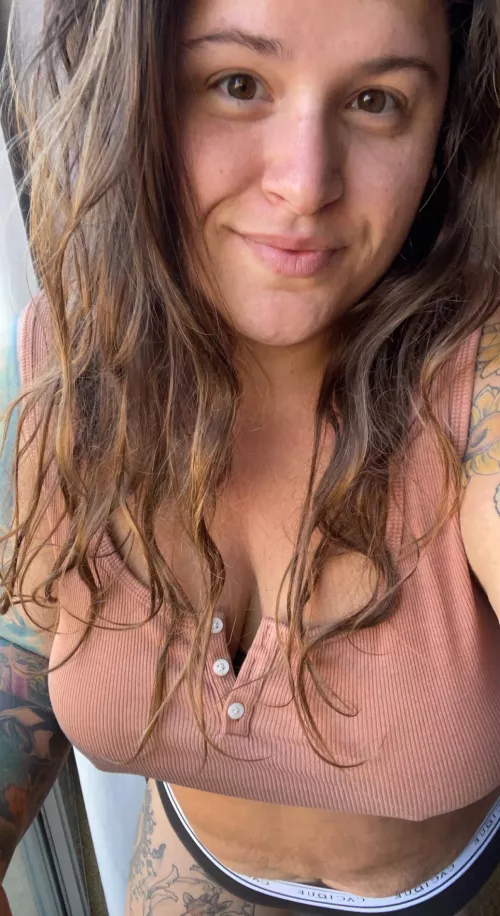 this tatted bbw is trying to make the naughty list this year!