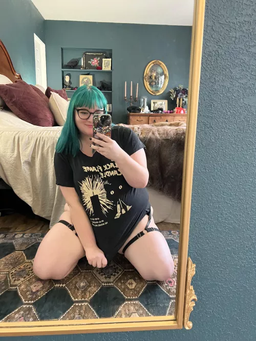 Thought you might like my garter 😈