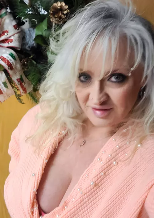 Trying to stay warm on a snowy Monday morning...