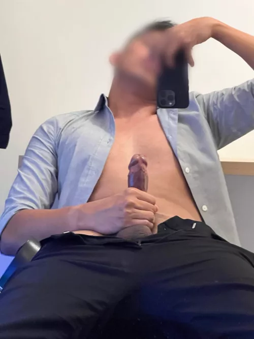 Unwinding after a hectic day at work ✊🏻