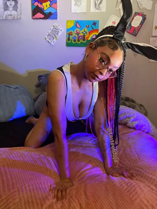 Wanna join me in the bed ??