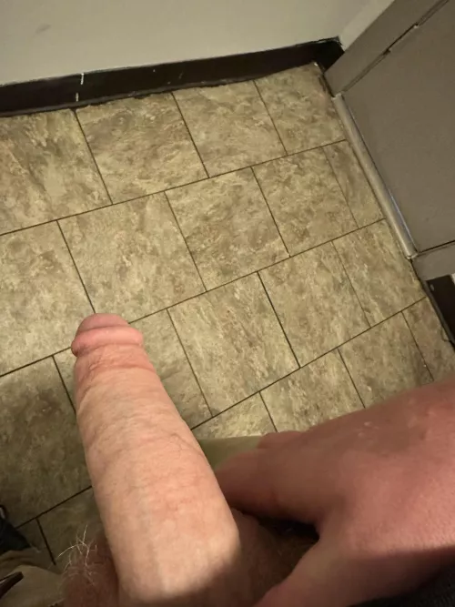 Who wants to help me rub one out at work??