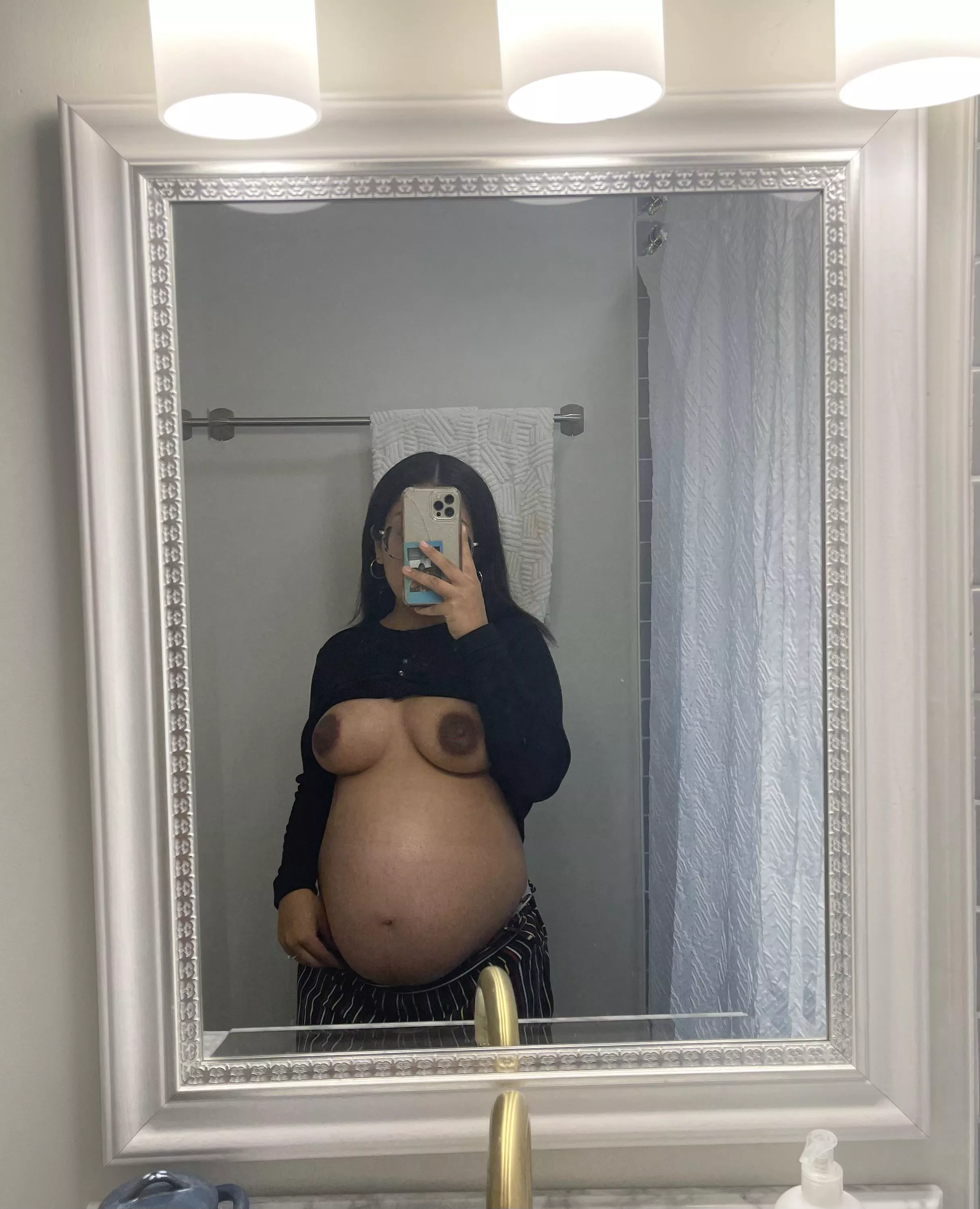 Wishing I had a boss who’d pay me to fuck him after I put his kid to sleep.