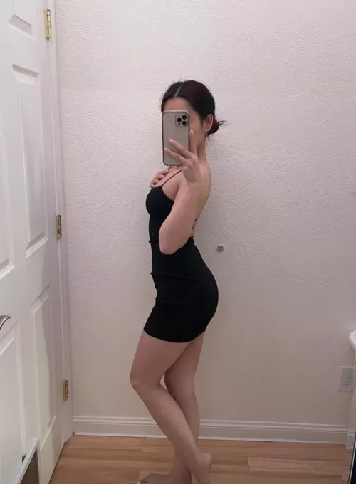 you like my dress? 🖤