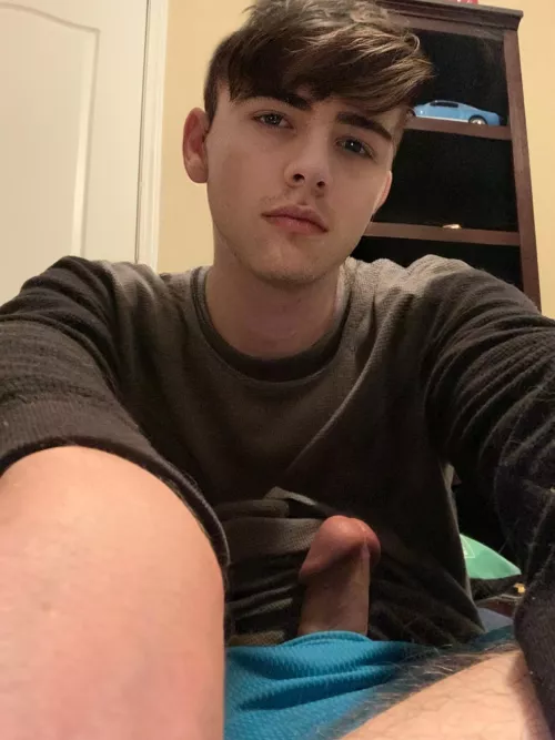 19m Fortunately it hasnt started leaking onto my shirt yet