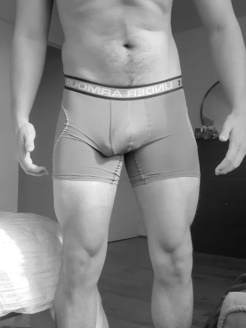 [24] I'm the Cocky Roommate