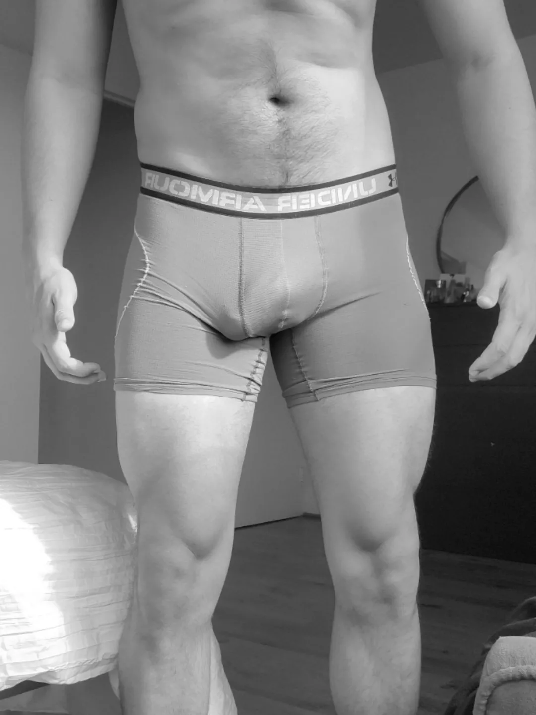 [24] I'm the Cocky Roommate