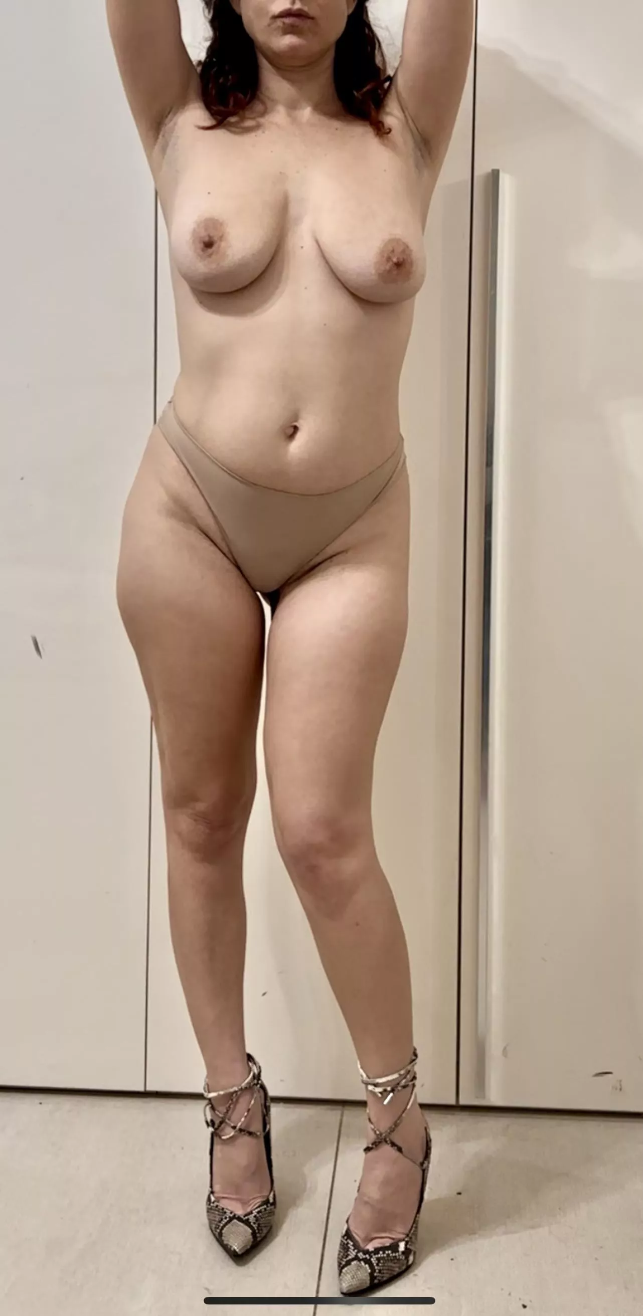 29 [F] Hotwife naked with heels ready to be shared