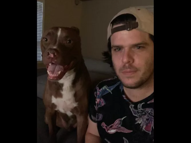 33 any bros want to keep me company and be online buds