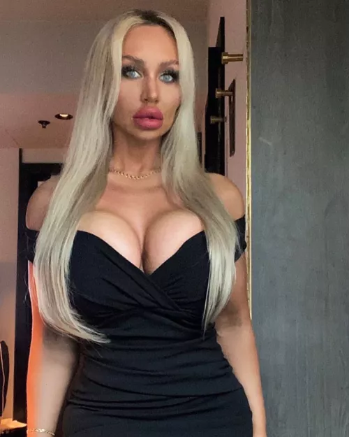 A truly brainless sex object