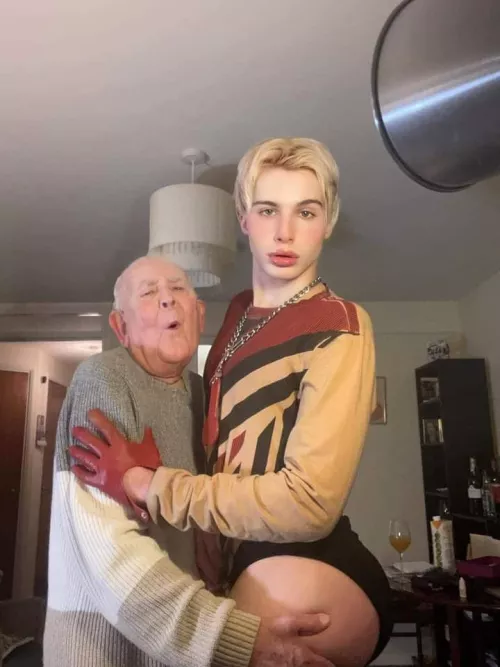 anyone know who that QT is?