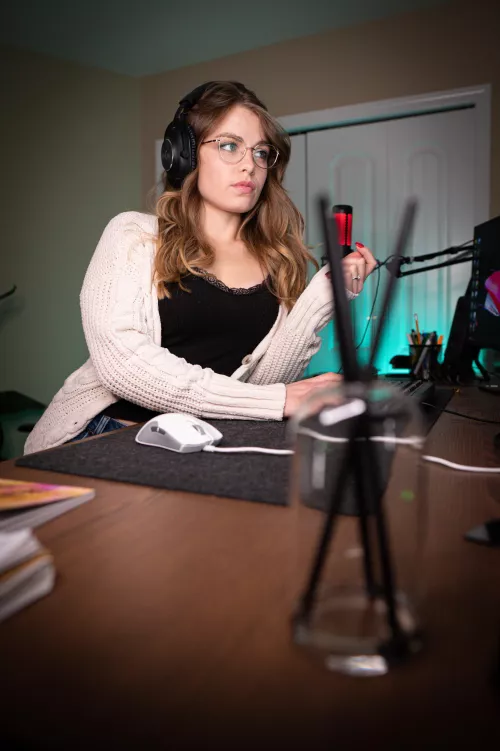 Booking his daily 🐈 appointment