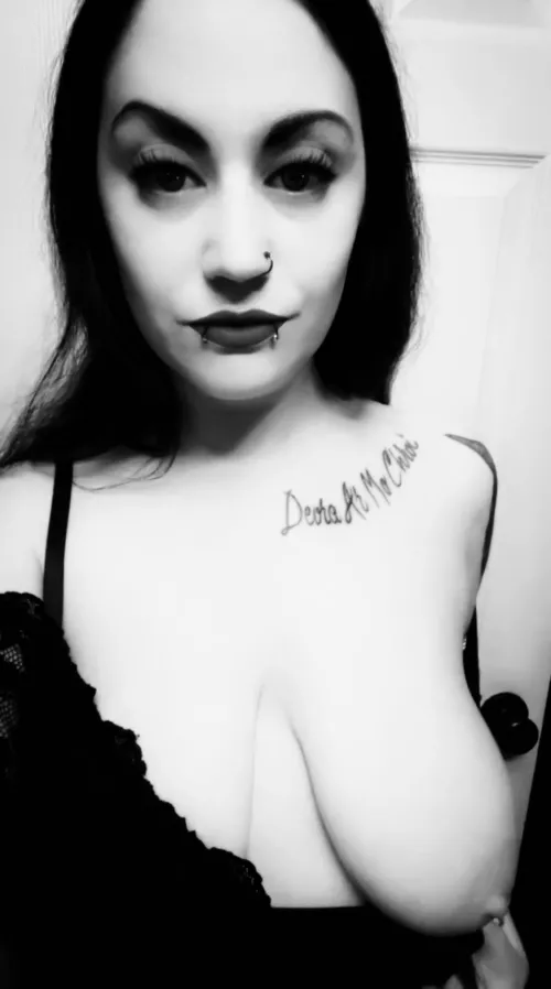 Busty goth with all natural tits 🖤