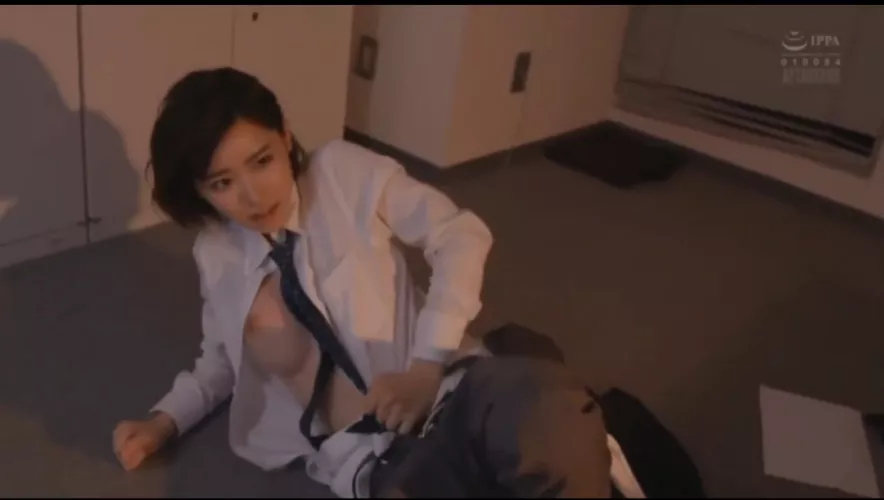 Can i get the code ? or actress name at least