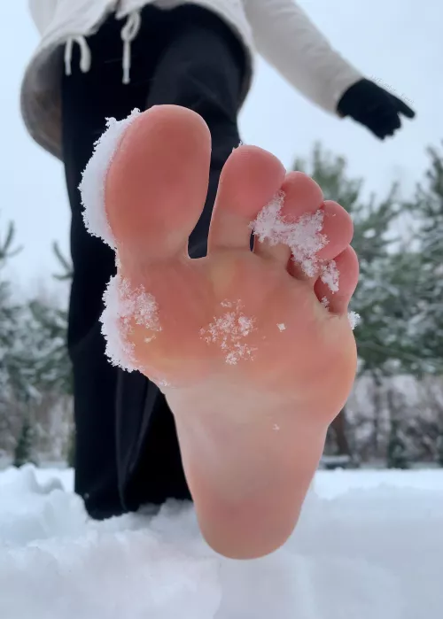 Come and lick off the snow of my toes