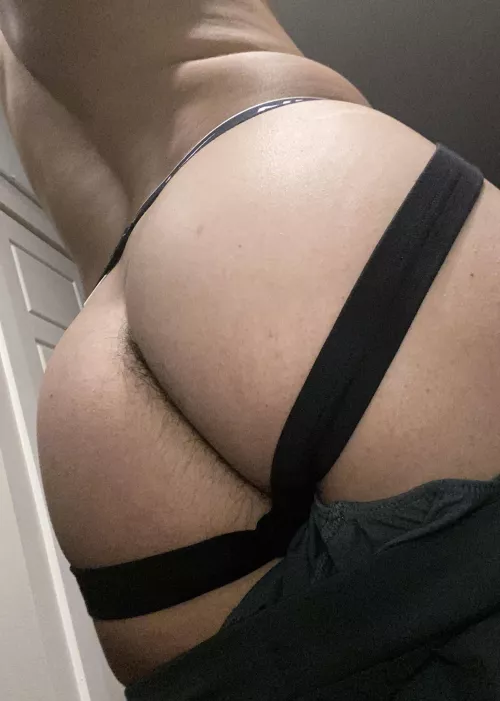 Come take off my sweat jock