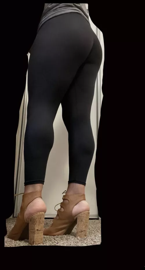 Cross dressing do I look thick 🫣😘