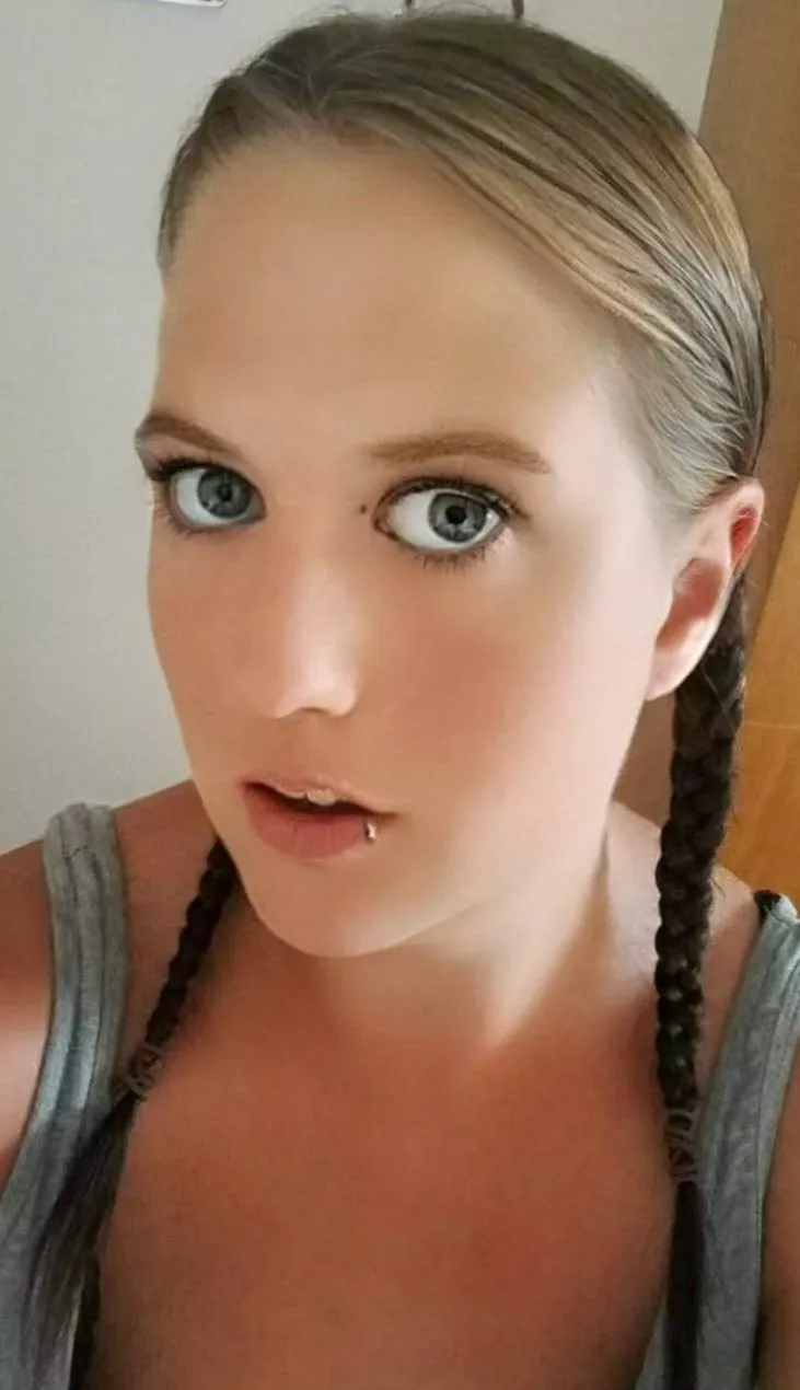 Cum on my face? 😘