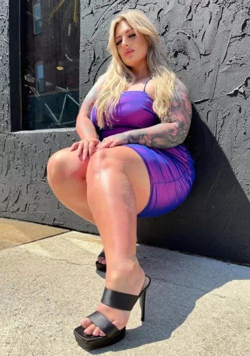 Curvaceous tattooed blonde