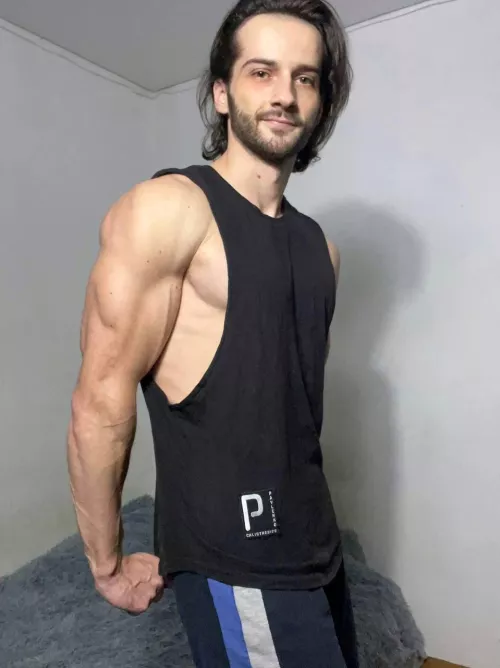 Do you like my muscles? Dm if yes