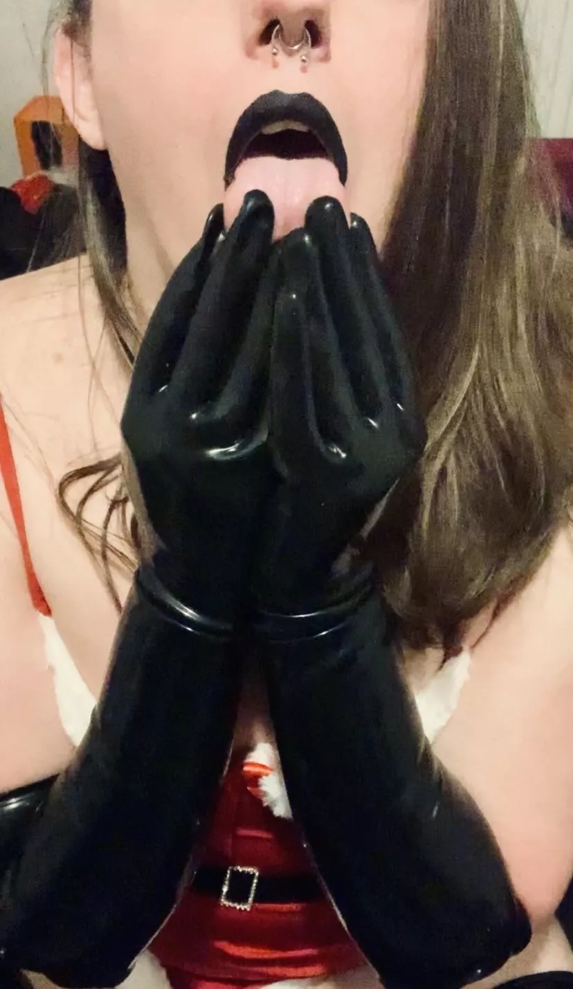 [f] How desperate are you to be in my mouth?