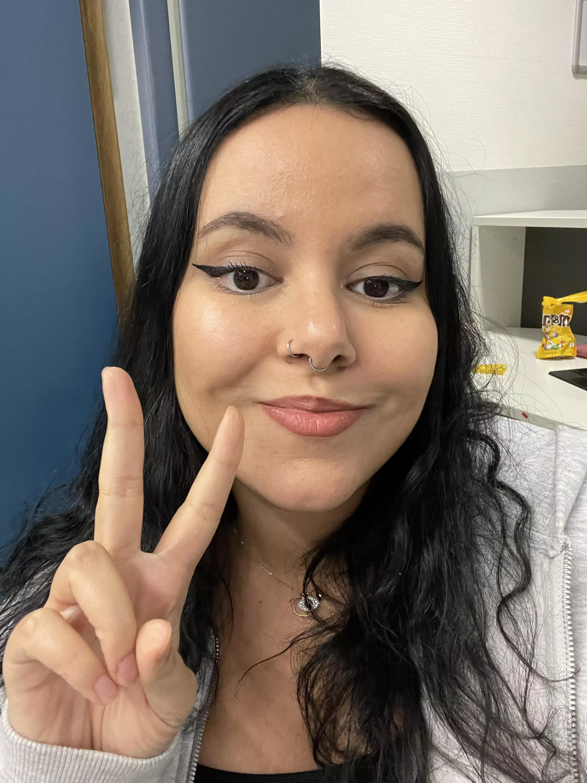 [F]eelin hella cute in my chubby cheeks today 💙