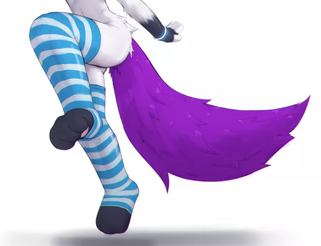 feeties >< // by @milezy_f on twitter :3