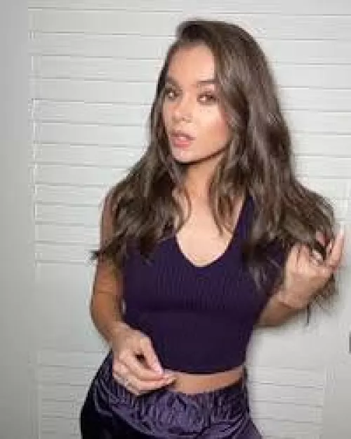 For me, Hailee Steinfeld is the perfect combination between sexy and cute Who’s yours?