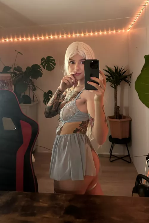 Gaze into my eyes and call me cute~