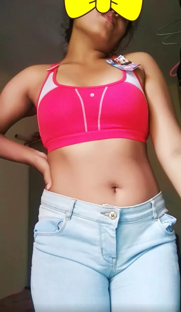 Got my new sports bra and thong, shall i pose in that too? [F]