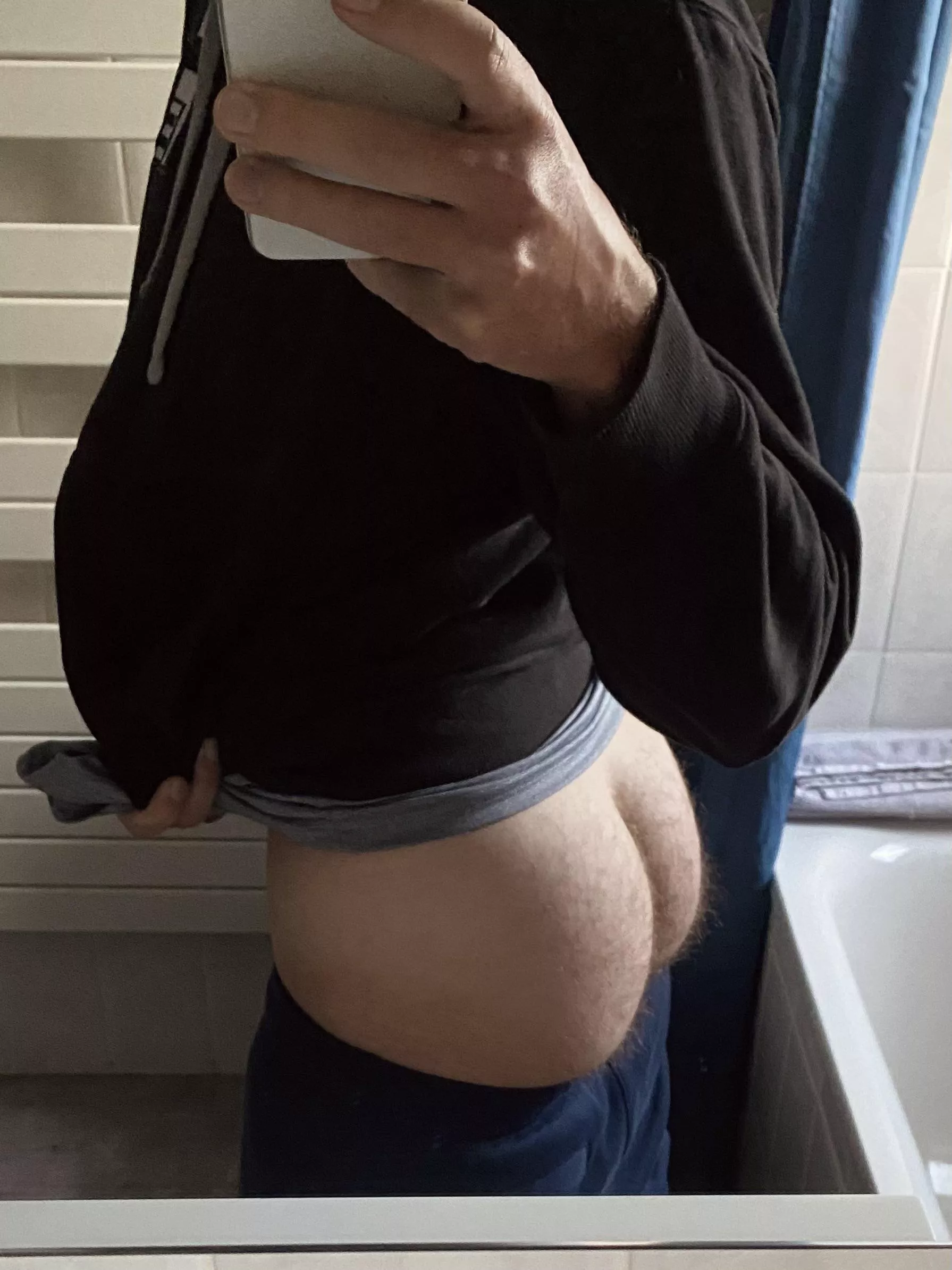 Hairy cheeks looking for distraction - dm me