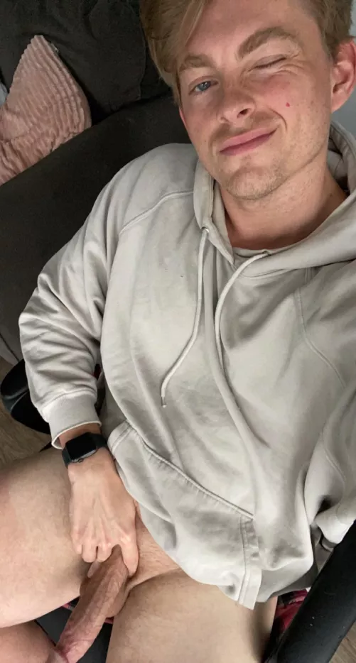 Happy Hump Day! Blow me while I get some work done?😏