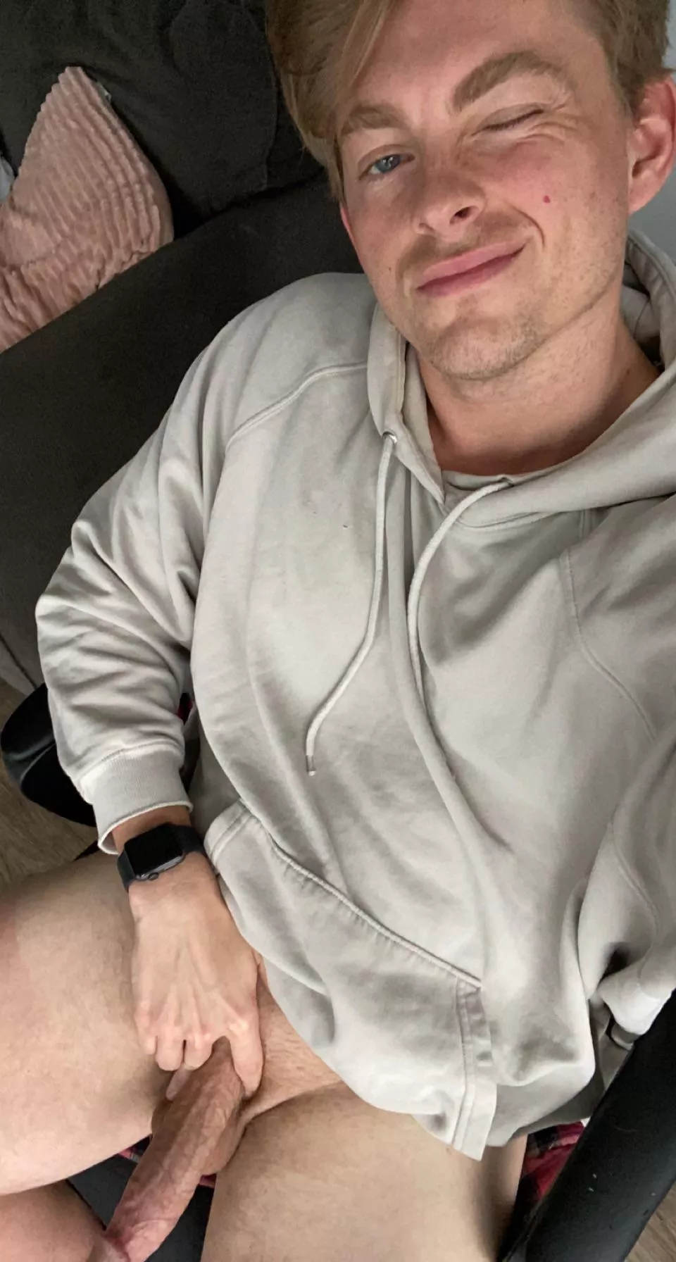 Happy Hump Day! Blow me while I get some work done?😏