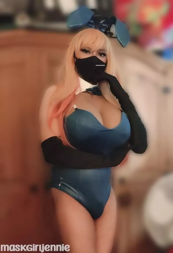 How many carrots do you think you could stuff this bunny with? 😛