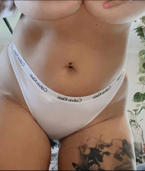 Hows my underboob?