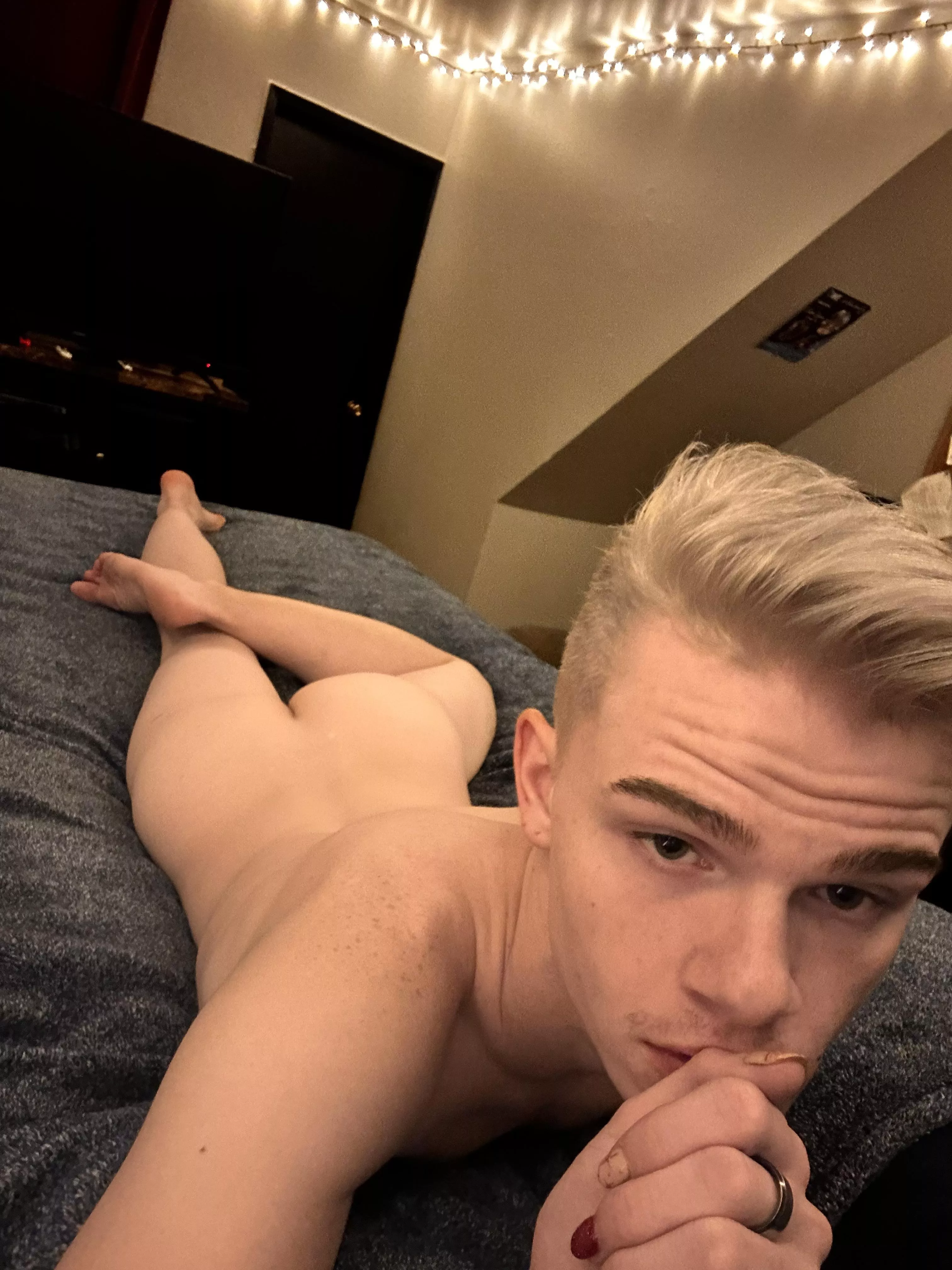 I don’t see much ass on here. So here you go ✨😉