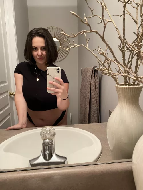 I have no witty title, just a tired and horny milf. 🤪💦🌈