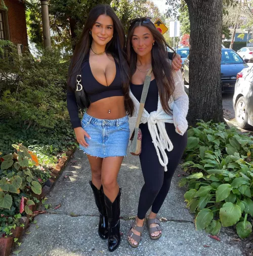 I know which one I prefer 😍