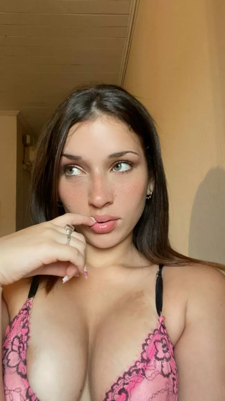 I love to show my tits