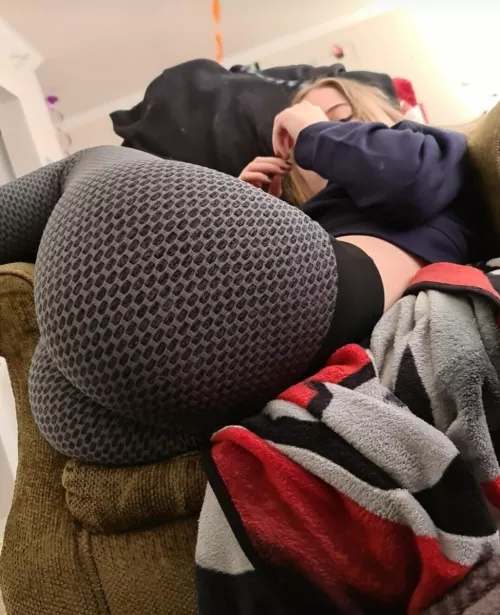 I love wearing these to the gym and just watching married men look at my ass 😈 do you think yours would love looking at me? 😈