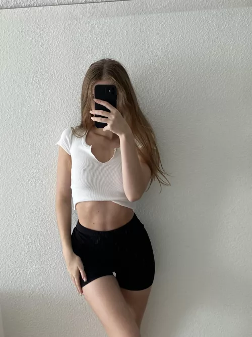 I think this outfit is perfect for walking around the house